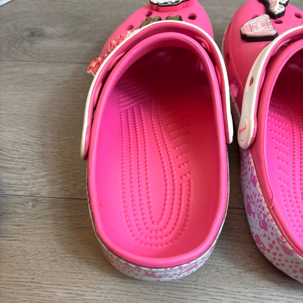 Womens 7 / Mens 5 Crocs Barbie Classic Clog Pink And White With Charms - Picture 4 of 9